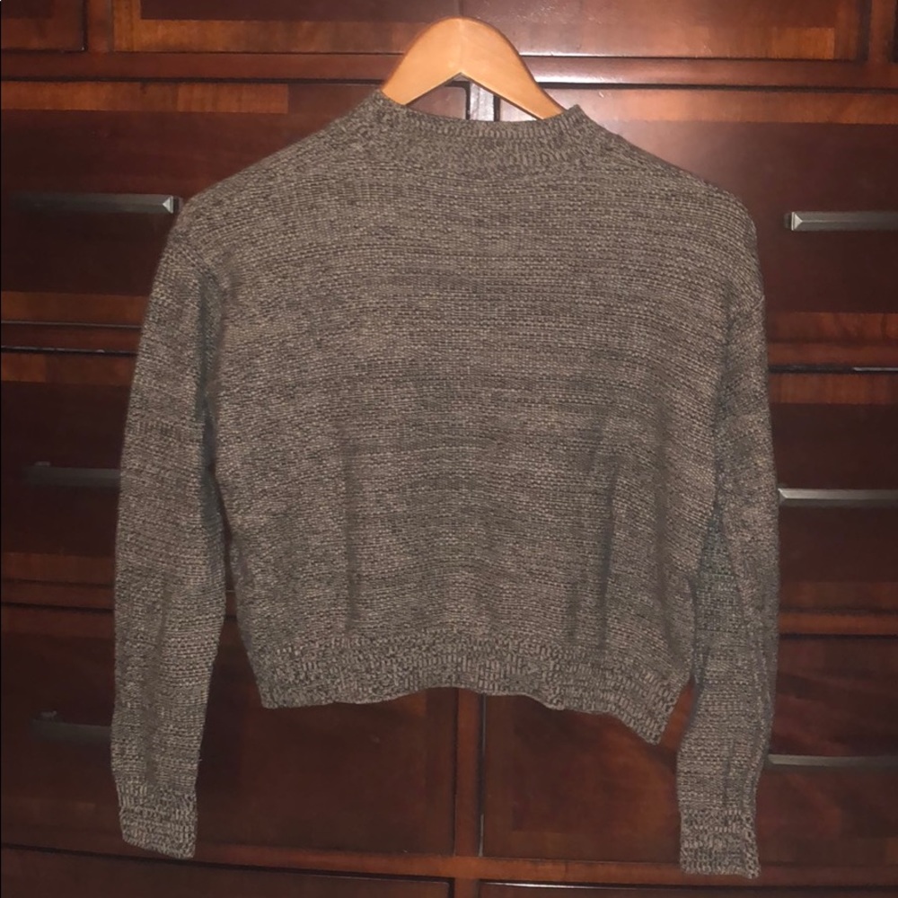 Levi’s Cropped Sweater. - Picture 2 of 5